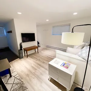  Bed & Breakfast Small Private At Kitsilano Canada